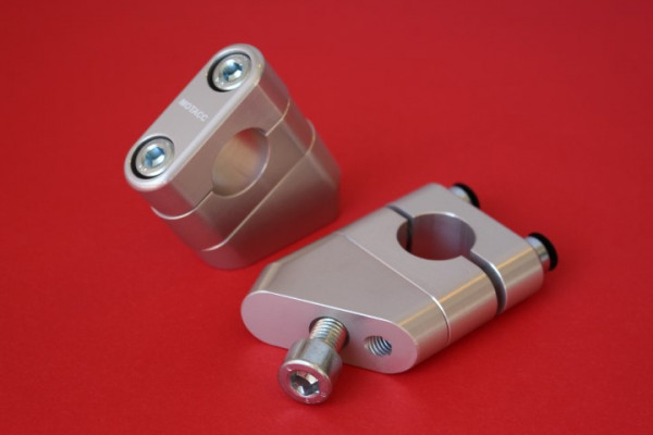 Motacc Motorrad Lenker Erhöhung Klemmböcke 34° gekröpft, 41mm Höhe silber passend für 22mm Standardl